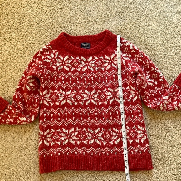 Abercrombie & Fitch Size Medium Red and White Snowflake Heavy Sweater - Picture 2 of 6